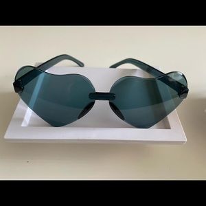 New Charcoal Greyish 🖤 heart shades